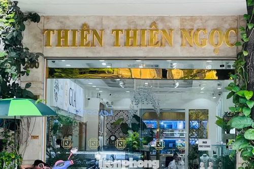 Tiệm kim cương mở cửa, khách bán chờ cả năm mới được nhận tiền