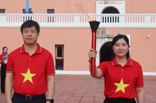 Thiêng liêng lễ chào cờ 'Tôi yêu tổ quốc tôi' tại cột cờ Hà Nội – Mũi Cà Mau