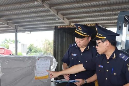 Hải quan siết nợ thuế, nhiều giám đốc bị tạm hoãn xuất cảnh