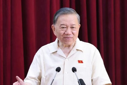 Tổng Bí thư, Chủ tịch nước nói việc thiếu sách giáo khoa, bữa ăn bán trú