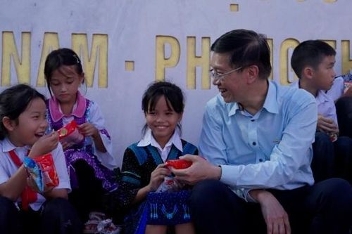[VIDEO] Ấm áp mùa Trung thu đầu tiên dưới mái trường mang tên PETROVIETNAM nơi biên giới