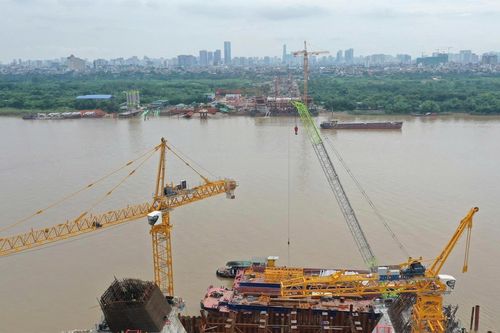 Cận cảnh đại công trường xây dựng siêu cầu gần 20.000 tỷ ở Hà Nội