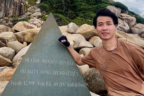 Chàng trai Quảng Ninh 22 tuổi lái xe máy xuyên Việt 6.000km với 14 triệu đồng