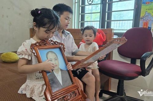 Bố mẹ lần lượt qua đời đột ngột, 3 con thơ lâm cảnh mồ côi