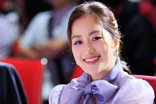 Viện trưởng Khánh Thi đẹp quyền lực, Diệp Lâm Anh luộc gà đãi bạn trai