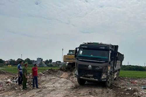 Phê chuẩn khởi tố Giám đốc doanh nghiệp chỉ đạo đổ trái phép hơn 4.500 tấn chất thải