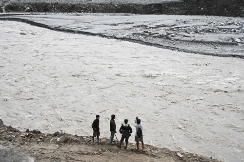 Mưa lớn gây lũ lụt nghiêm trọng, ít nhất 68 người chết ở Ấn Độ và Nepal