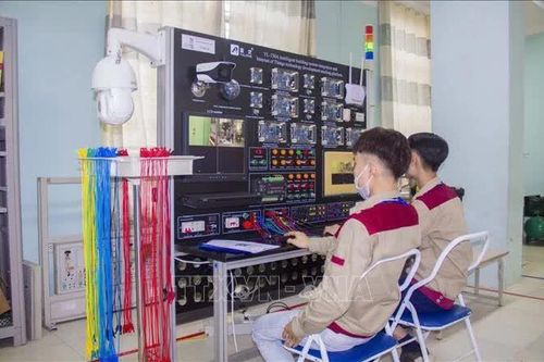 Bổ sung giáo dục trung học nghề gắn với công nghệ mới và nhu cầu nhân lực