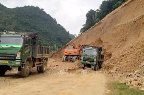 Thông tuyến tỉnh lộ 543C sau 1 tuần núi Pù Nứa Bàn sạt lở gây chia cắt
