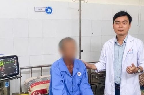 Cấp cứu kịp thời người đàn ông bị nhồi máu cơ tim tại buổi khám bệnh miễn phí