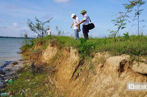Dân bất an nhìn sông 'nuốt' đất, chính quyền khẩn trương tìm phương án