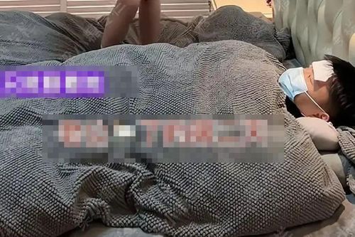 Chồng ốm nằm bất động trên giường, người vợ làm một việc khiến anh chỉ biết quay mặt đi