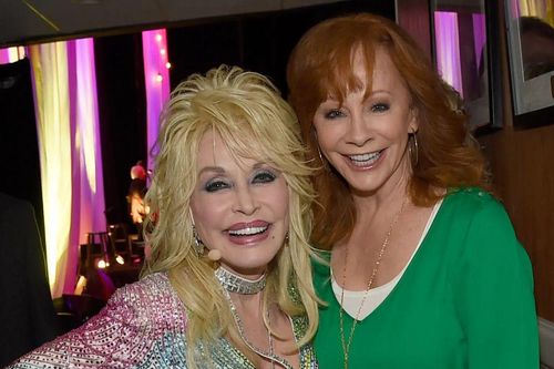 Reba McEntire day dứt vì cuộc gọi nhỡ của Dolly Parton