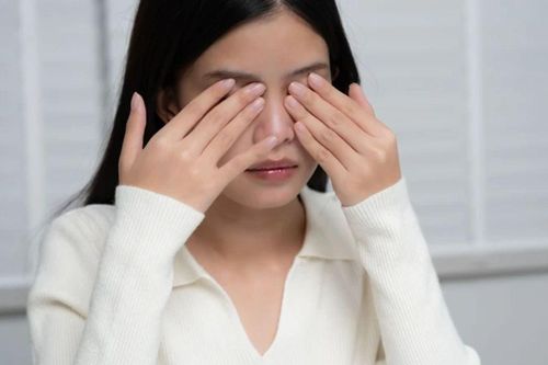 Tại sao lại chảy nước mắt khi ngáp ngủ?