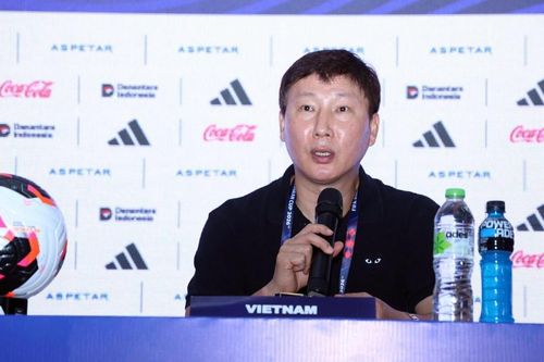 HLV Kim Sang Sik: 'Thái Lan rất mạnh, chúng tôi phải chuẩn bị kỹ lưỡng'