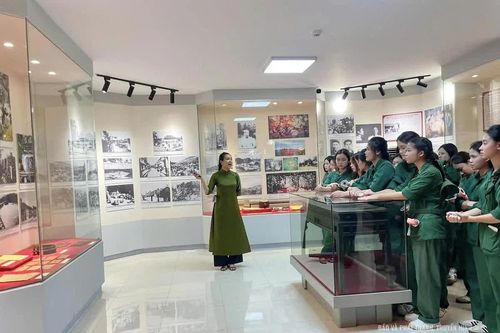 “Lớp học mở” đối với thế hệ trẻ