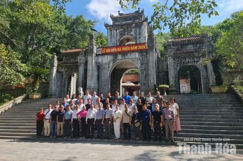 Đoàn cán bộ Thủ đô Viêng Chăn (Lào) tham quan đền Bà Triệu