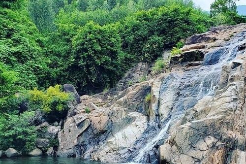 Long lanh sắc màu hồn đá