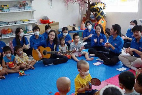 Học sinh Đà Nẵng mang niềm vui Trung thu đến với bệnh nhi