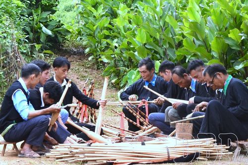 Giữ điệu khèn Mông giữa đại ngàn Pú Súa