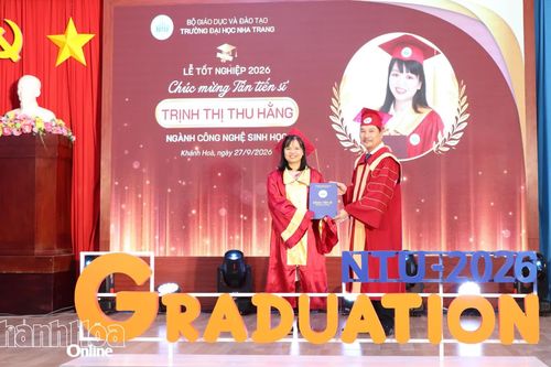 Trường Đại học Nha Trang trao bằng tốt nghiệp cho 3 tiến sĩ và 102 thạc sĩ