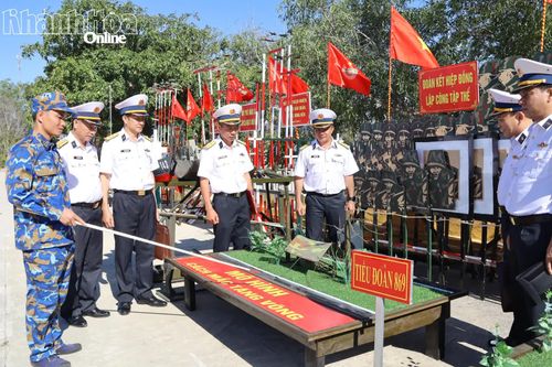 Sẵn sàng bảo vệ biển, đảo Tổ quốc