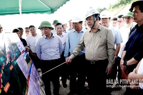 Phó Thủ tướng Thường trực Chính phủ Phạm Gia Túc kiểm tra 2 dự án cao tốc qua địa bàn tỉnh Lạng Sơn