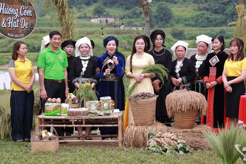Gần 1.000 đơn hàng được chốt tại 'Phiên chợ nông sản' Ngân Sơn