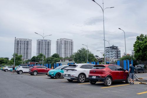 Bãi đỗ xe Hà Nội trước bài toán tích hợp trạm sạc