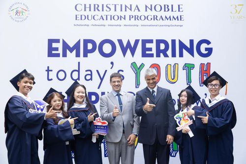 Hiệp hội Christina Noble hỗ trợ sinh viên khó khăn đến trường