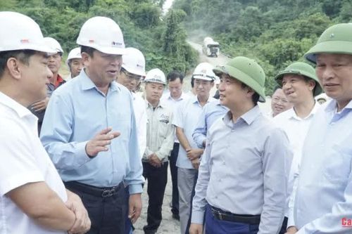 Bộ trưởng Bộ Xây dựng Trần Hồng Minh: Cao Bằng phối hợp tháo gỡ vướng mắc, bố trí nguồn vốn cao tốc Đồng Đăng - Trà Lĩnh
