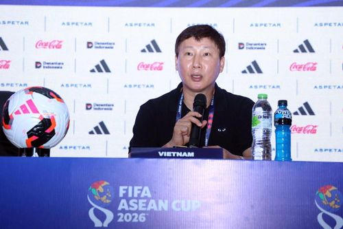 Thái Lan thị uy sức mạnh, HLV Kim Sang-sik nói gì?