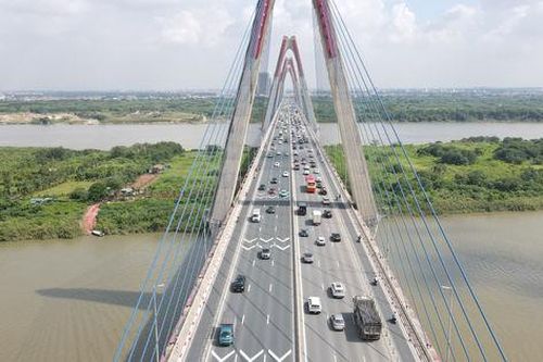 Lắp biển báo khoảng cách trên cầu Nhật Tân không phải nhằm mục đích xử phạt
