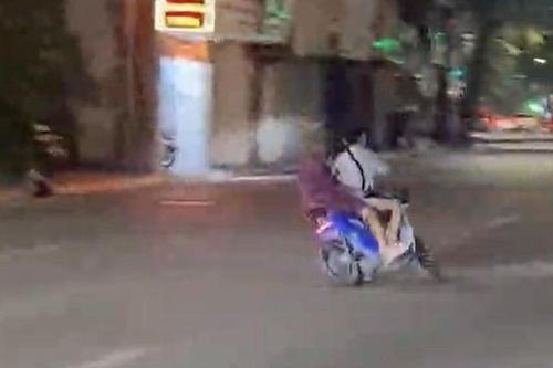 Thiếu niên lạng lách, đánh võng trên xe đạp TNGo bị CSGT mời làm việc