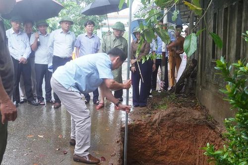 Sớm xử lý 'hố tử thần' trong khuôn viên trường học, khu dân cư