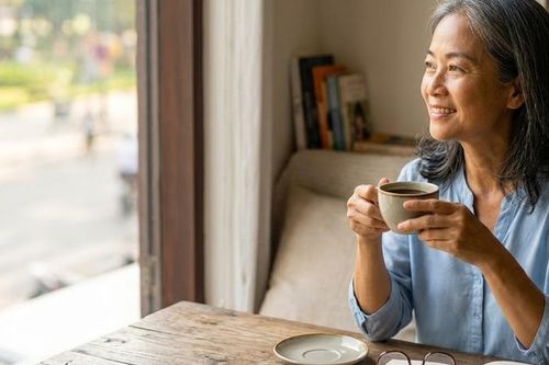 Sau 50 tuổi, uống cà phê ảnh hưởng tới tim mạch và giấc ngủ như thế nào?
