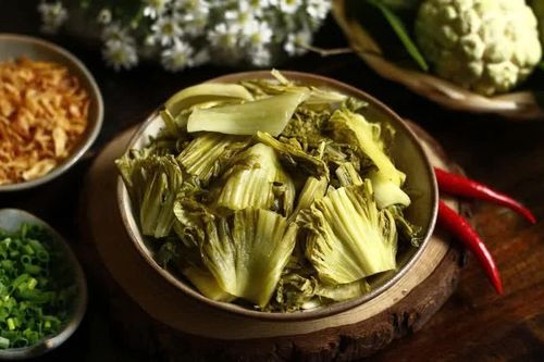 Dưa cải - 'kim chi' trong mâm cơm Việt