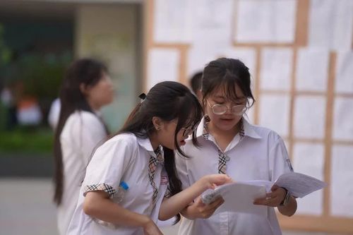 Điều chỉnh hàng loạt nội dung môn học giáo dục thường xuyên các cấp
