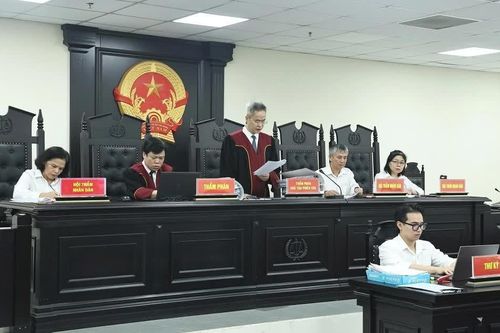 Hai 'ông trùm' sản xuất sữa giả lĩnh án