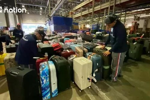 Không quân Thái Lan điều động nhân lực hỗ trợ sân bay Suvarnabhumi giữa ngập lụt