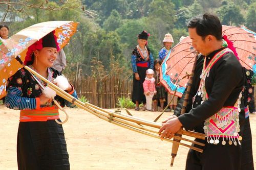Hội tụ sắc màu văn hóa Mông