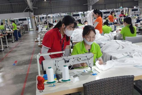 Doanh nghiệp 'chạy đua' hút nhân lực cuối năm