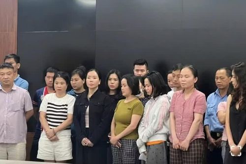 Hai cựu Viện trưởng Viện Pháp y tâm thần Trung ương cùng hơn 60 bị cáo hầu tòa