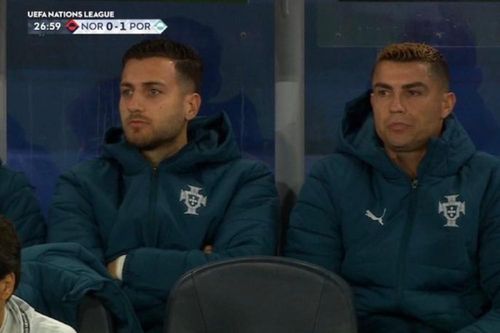 Phản ứng của Ronaldo khi dự bị trận gặp Na Uy