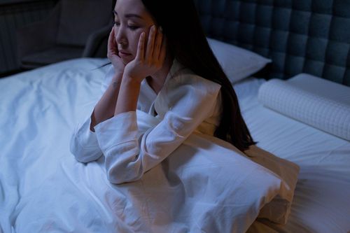 Vì sao bạn hay giật mình tỉnh giấc lúc 3h sáng?