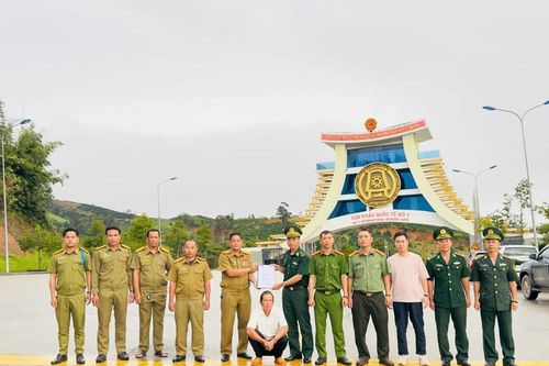 Bắt đối tượng truy nã đặc biệt nguy hiểm trốn sang Lào