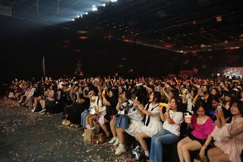 Từ 'đặc quyền' fan meeting đến mô hình kinh tế người hâm mộ: Kéo dài 'vòng đời' cho các sản phẩm giải trí