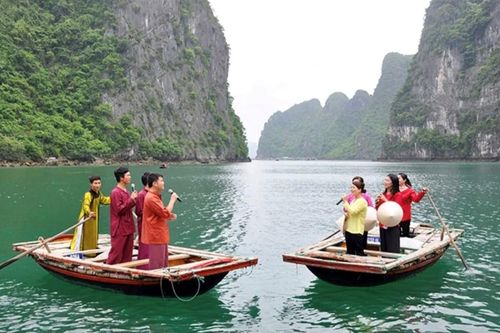 Hát giao duyên - nét văn hóa đặc sắc tại làng chài Cửa Vạn trên Vịnh Hạ Long