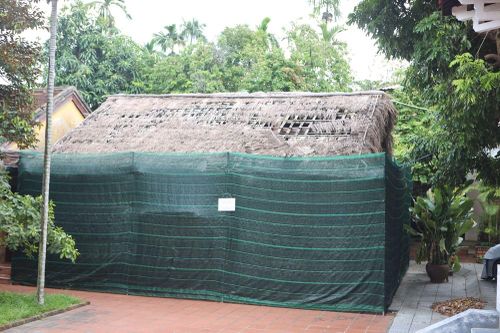 Tu sửa nhà tranh tại di tích Khu lưu niệm Phan Bội Châu