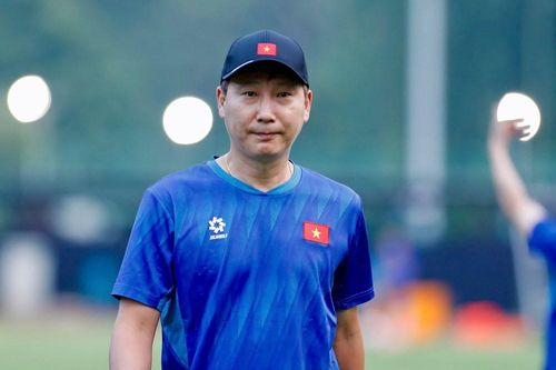 HLV Kim Sang-sik tiết lộ cách đội tuyển Việt Nam đối phó Thái Lan